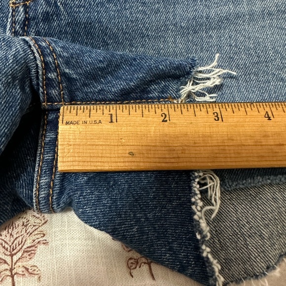 Levi’s 501 High Rise Women’s Shorts Raw Hem - Picture 9 of 9